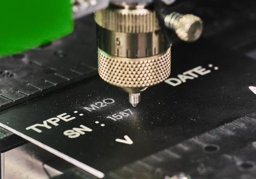 CE-Kennzeichung erstellt mit einer CNC-Graviermaschine